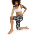 Black White Geometric Pattern Capri Leggings | Retro Tile Print